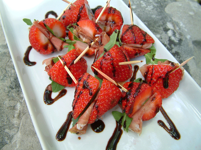 Balsamic Drizzled Strawberries Stuffed with Prosciutto & Arugula 